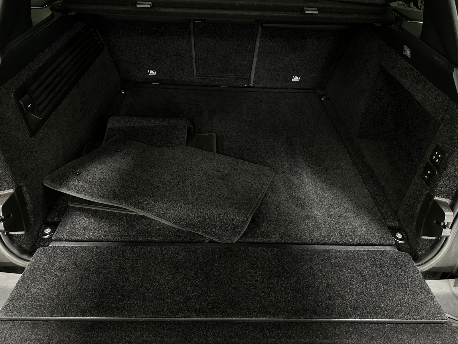 Thumbnail: 2021 Land Rover Range Rover - 6