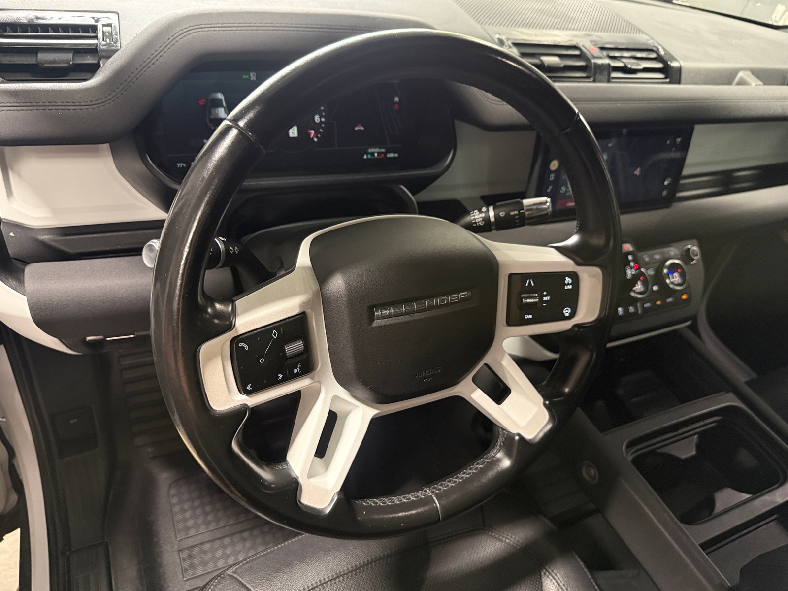 Thumbnail: 2022 Land Rover Defender - 4