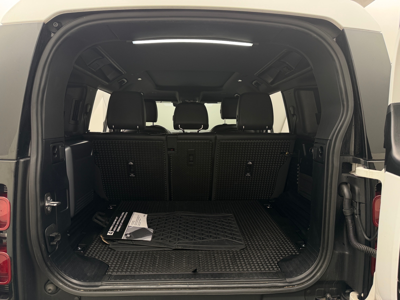 Thumbnail: 2022 Land Rover Defender - 6
