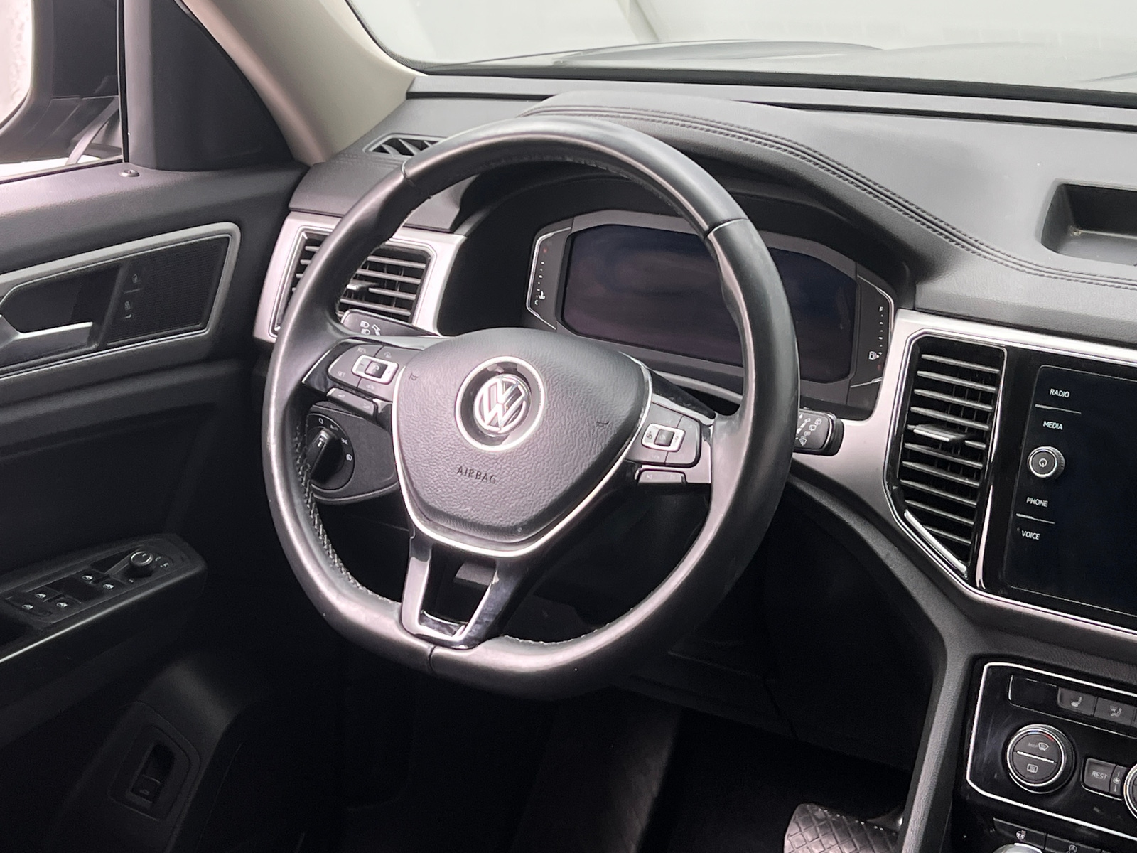Thumbnail: 2019 Volkswagen Atlas - 4
