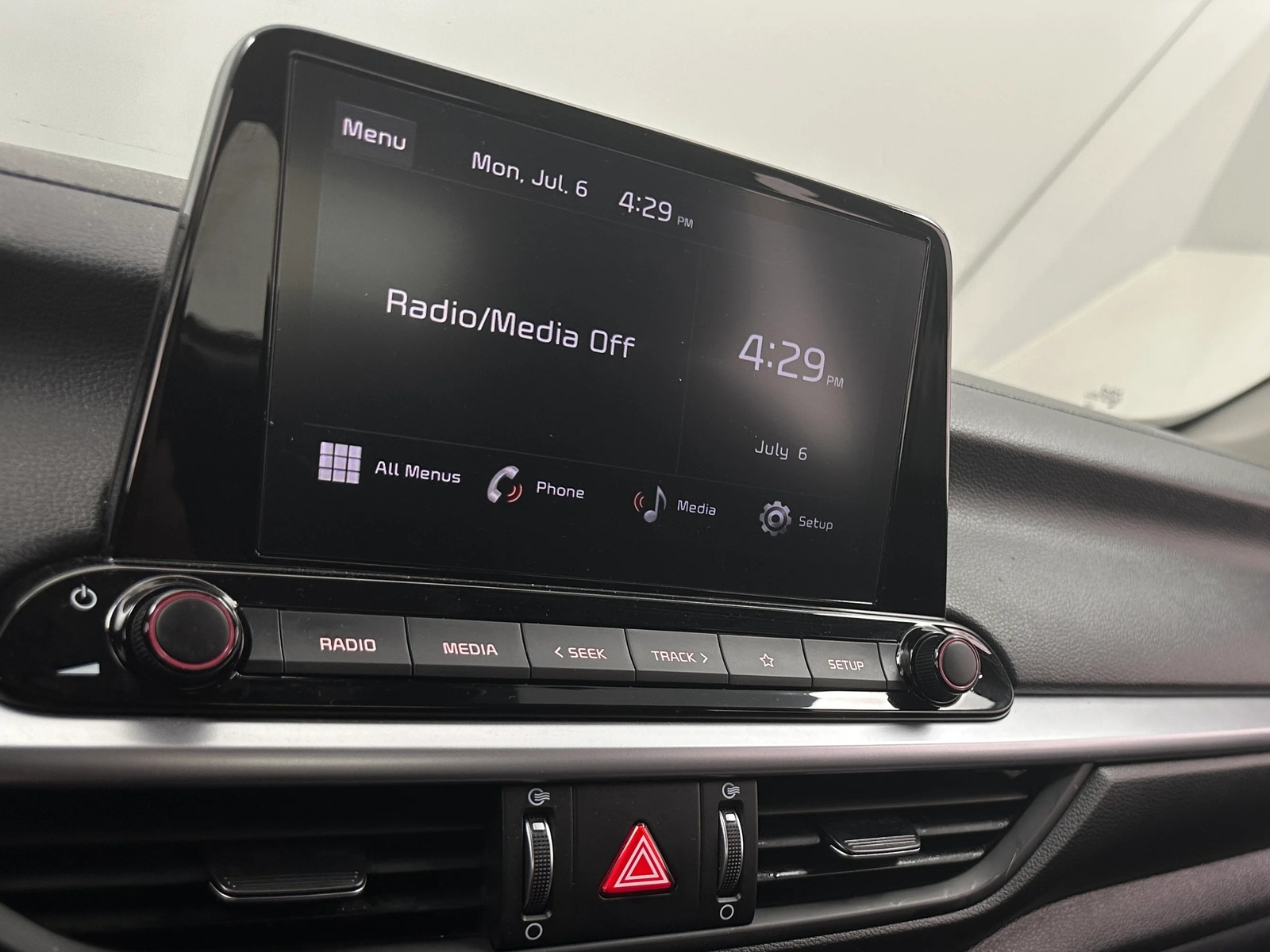 Thumbnail: 2024 Kia Forte - 4