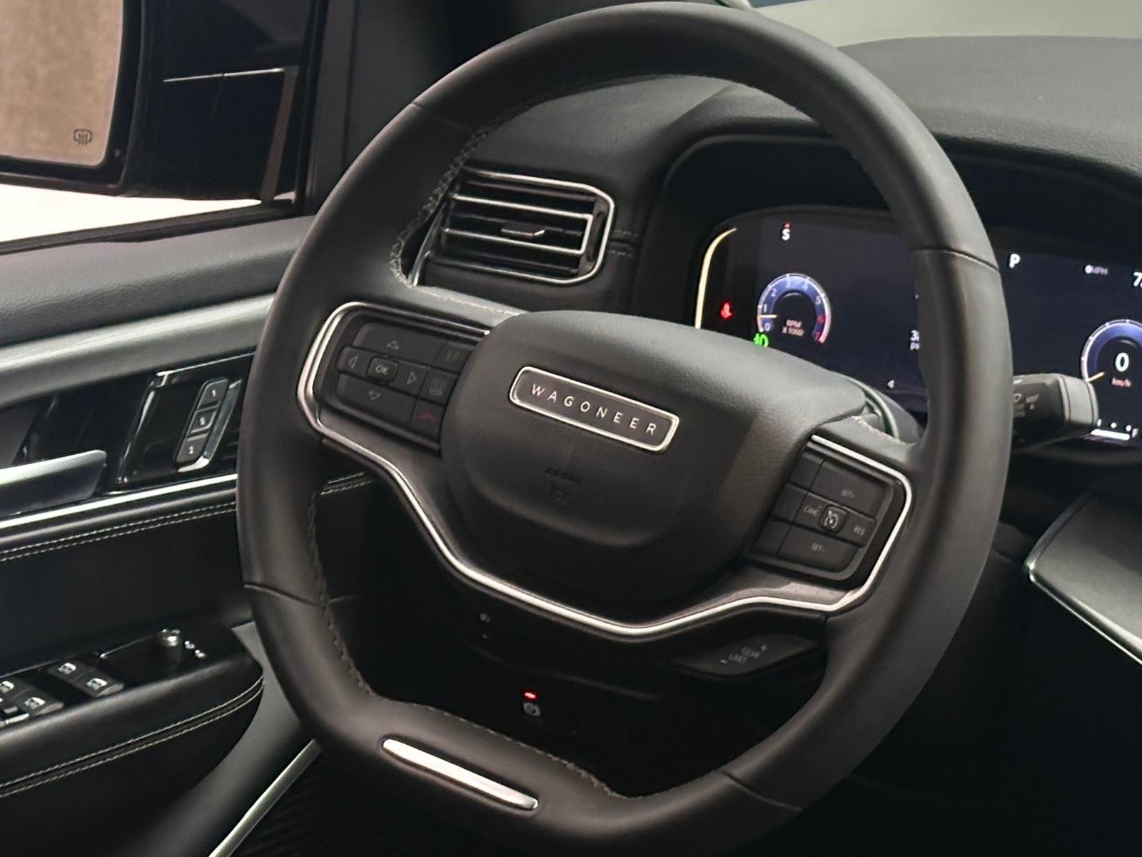 Thumbnail: 2022 Jeep Wagoneer - 4