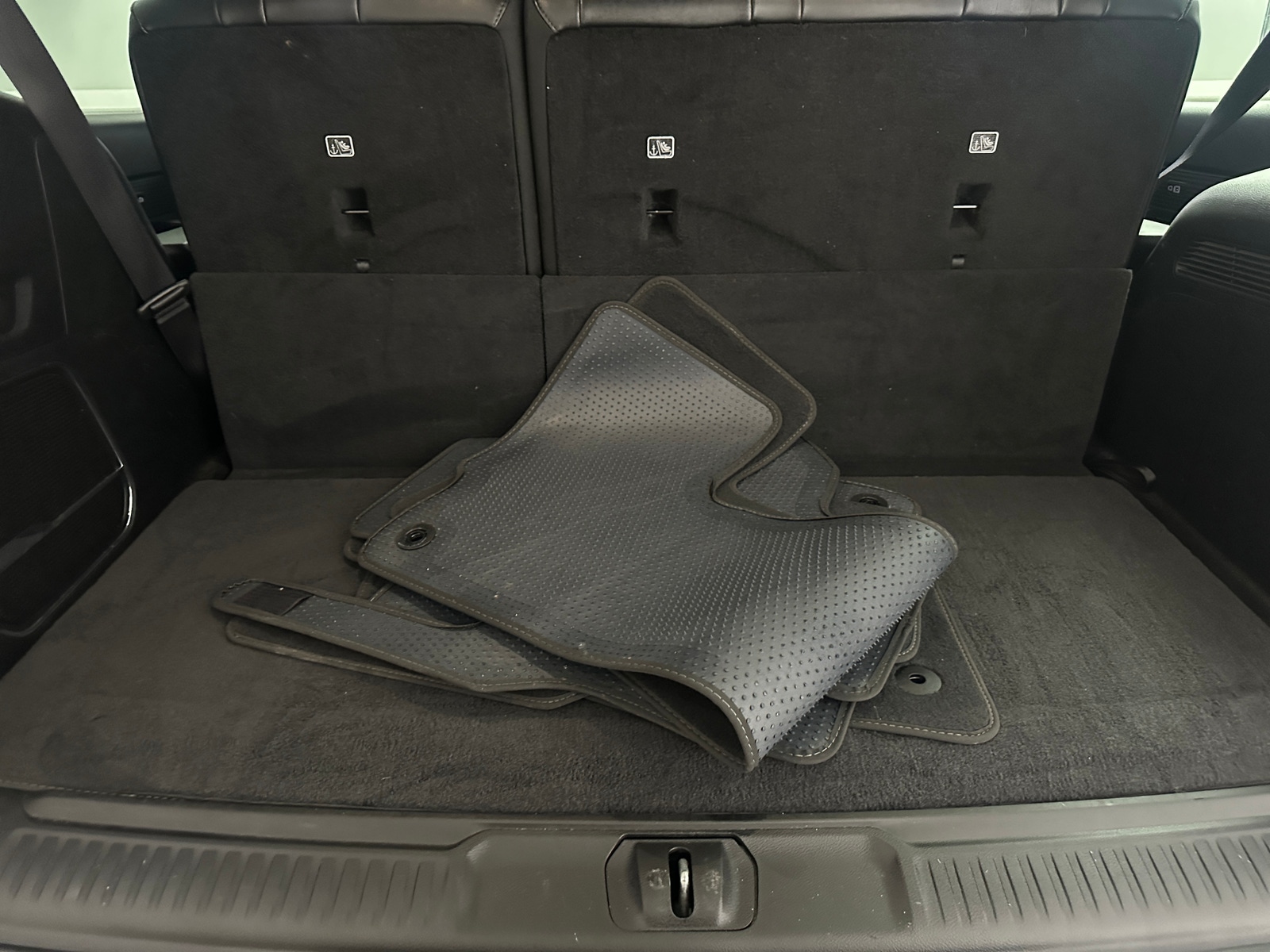 Thumbnail: 2022 Jeep Wagoneer - 6