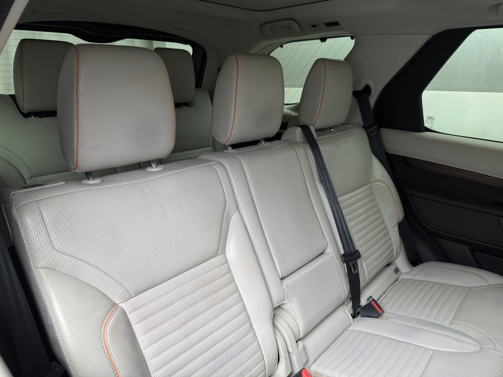 Thumbnail: 2018 Land Rover Discovery - 5
