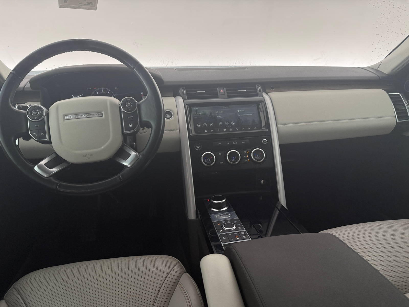 Thumbnail: 2018 Land Rover Discovery - 2