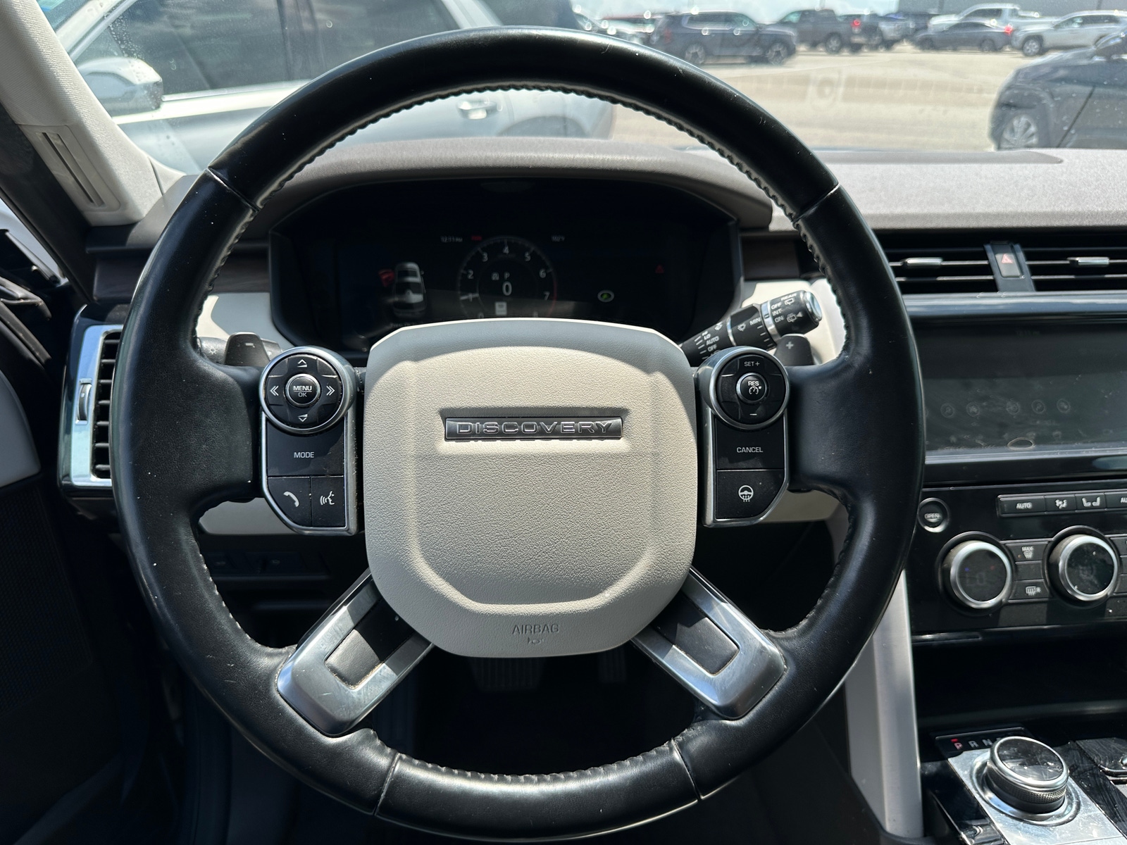 Thumbnail: 2018 Land Rover Discovery - 4