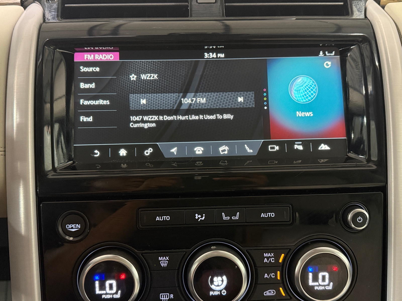 Thumbnail: 2018 Land Rover Discovery - 3