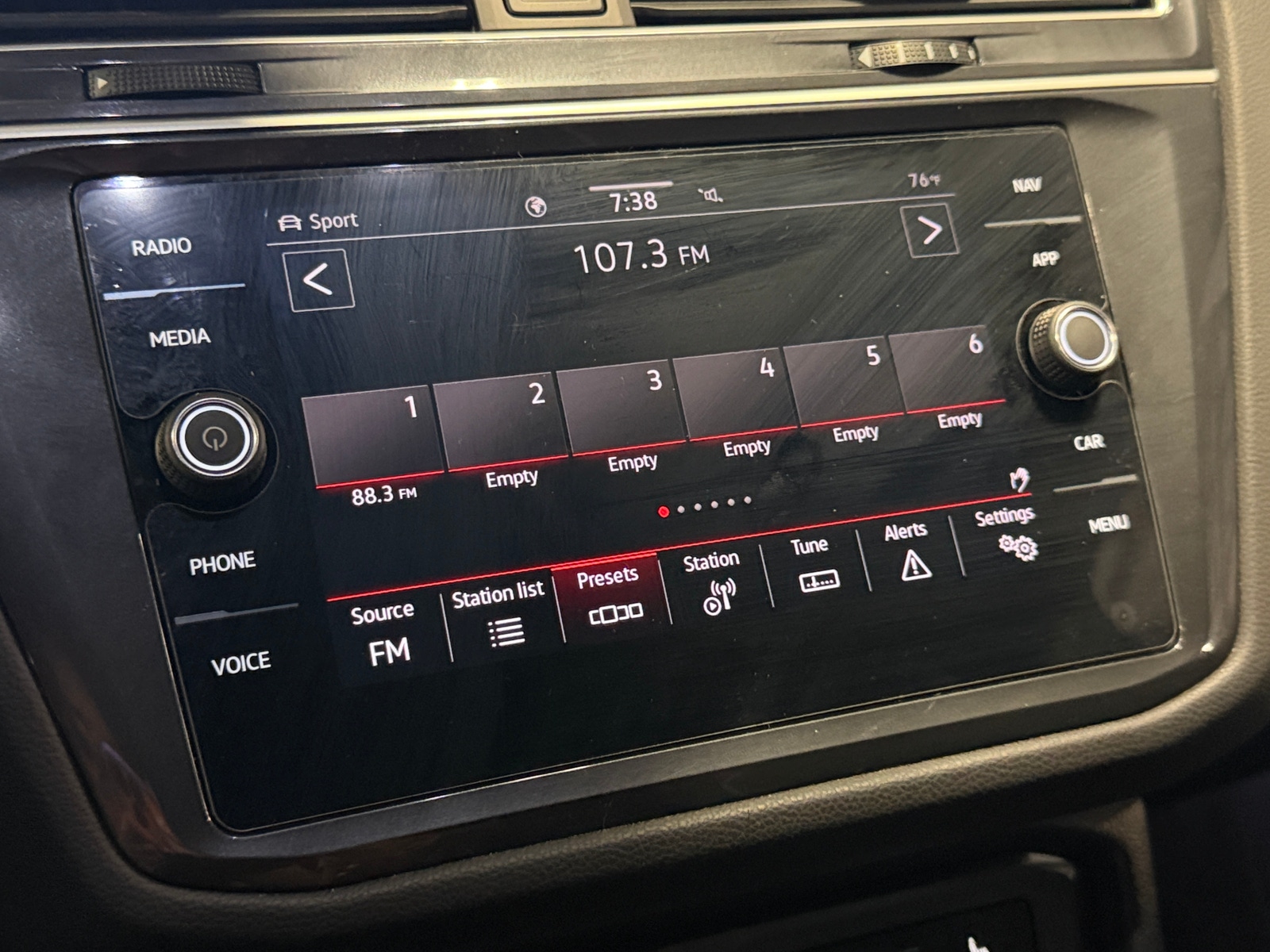 Thumbnail: 2024 Volkswagen Tiguan - 3