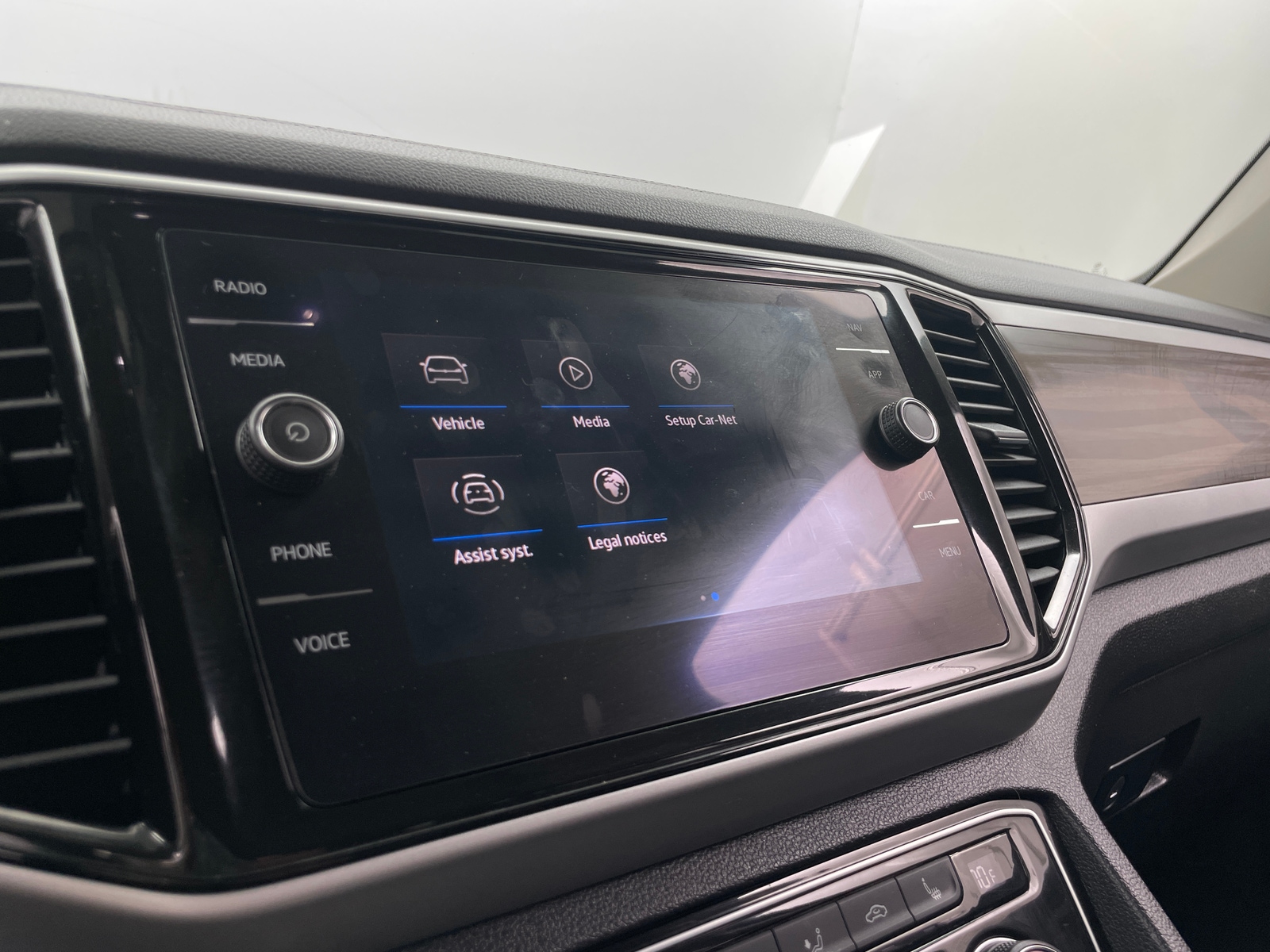 Thumbnail: 2021 Volkswagen Atlas - 3