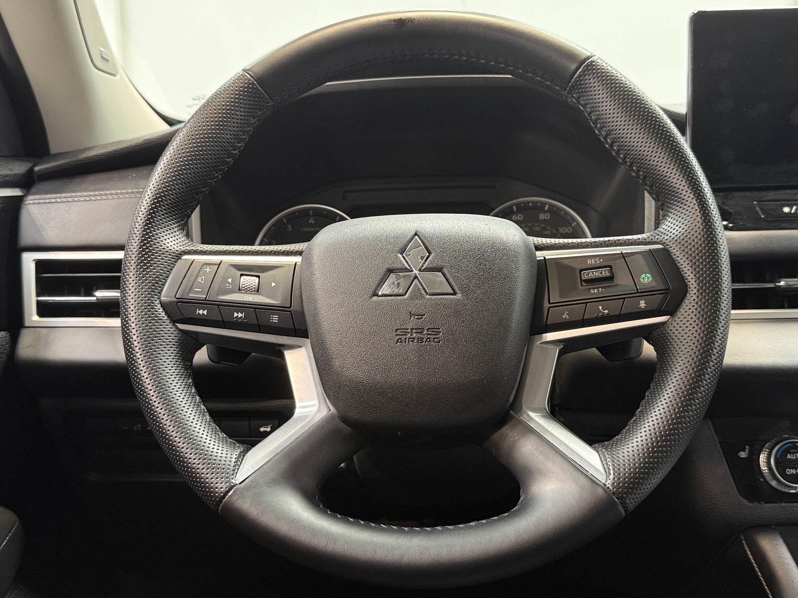 Thumbnail: 2025 Mitsubishi Outlander - 4