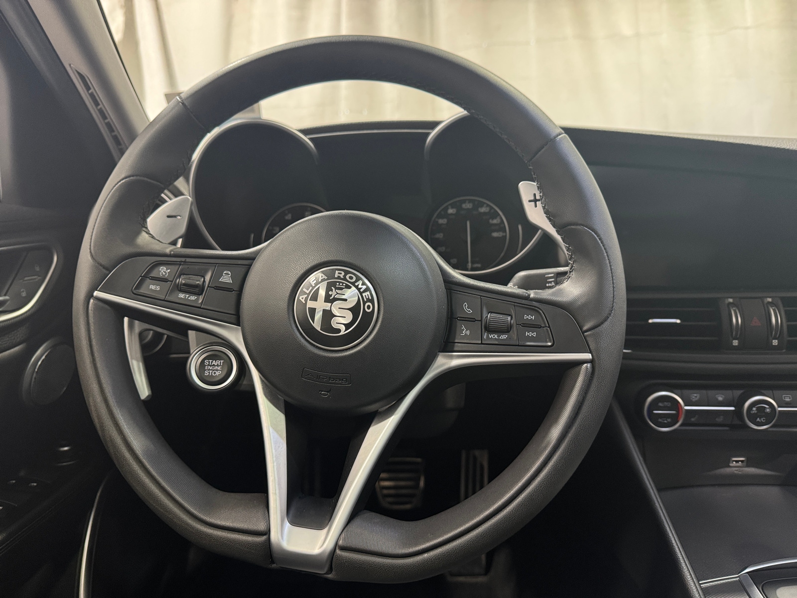 Thumbnail: 2018 Alfa Romeo Giulia - 4