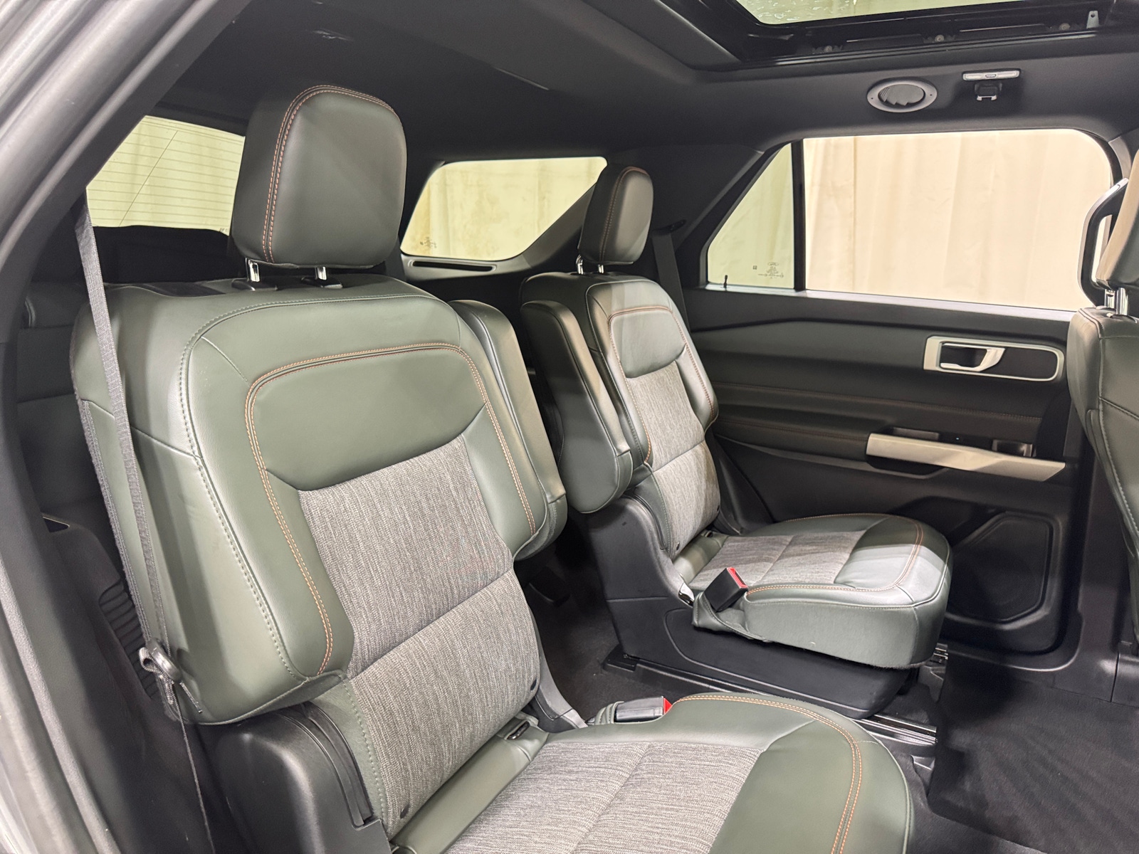 Thumbnail: 2022 Ford Explorer - 5