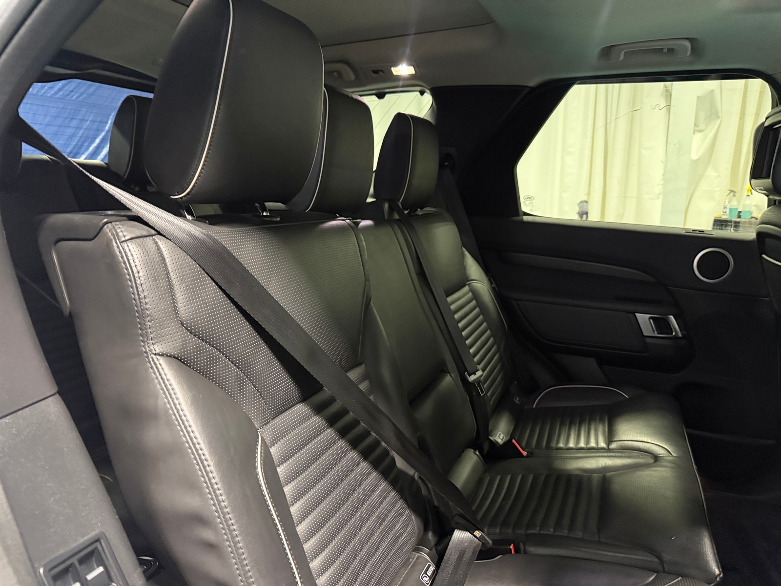 Thumbnail: 2018 Land Rover Discovery - 5