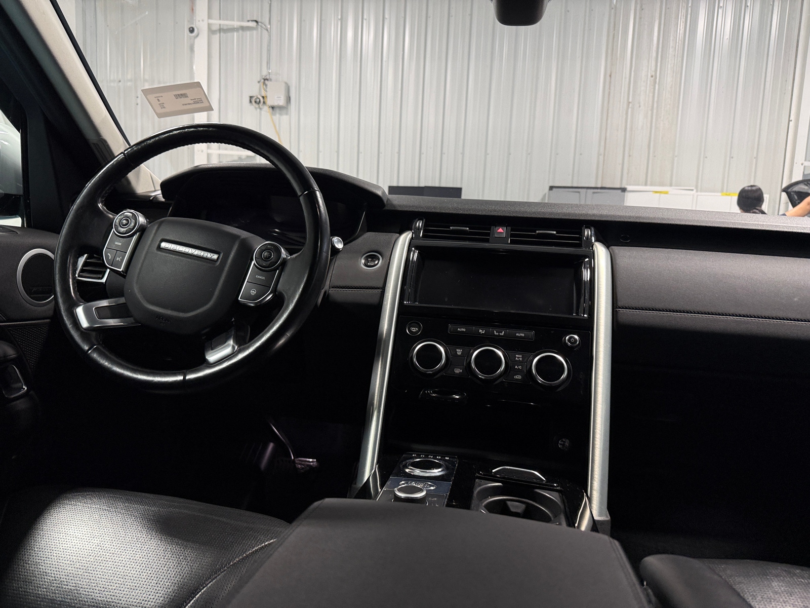 Thumbnail: 2018 Land Rover Discovery - 2