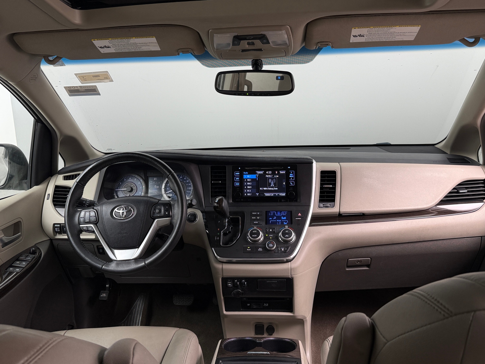 Thumbnail: 2017 Toyota Sienna - 2