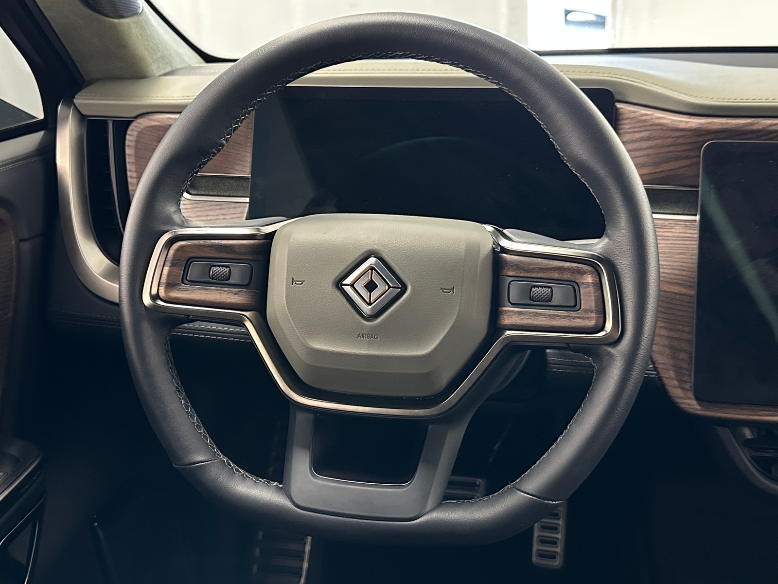 Thumbnail: 2023 Rivian R1T - 4
