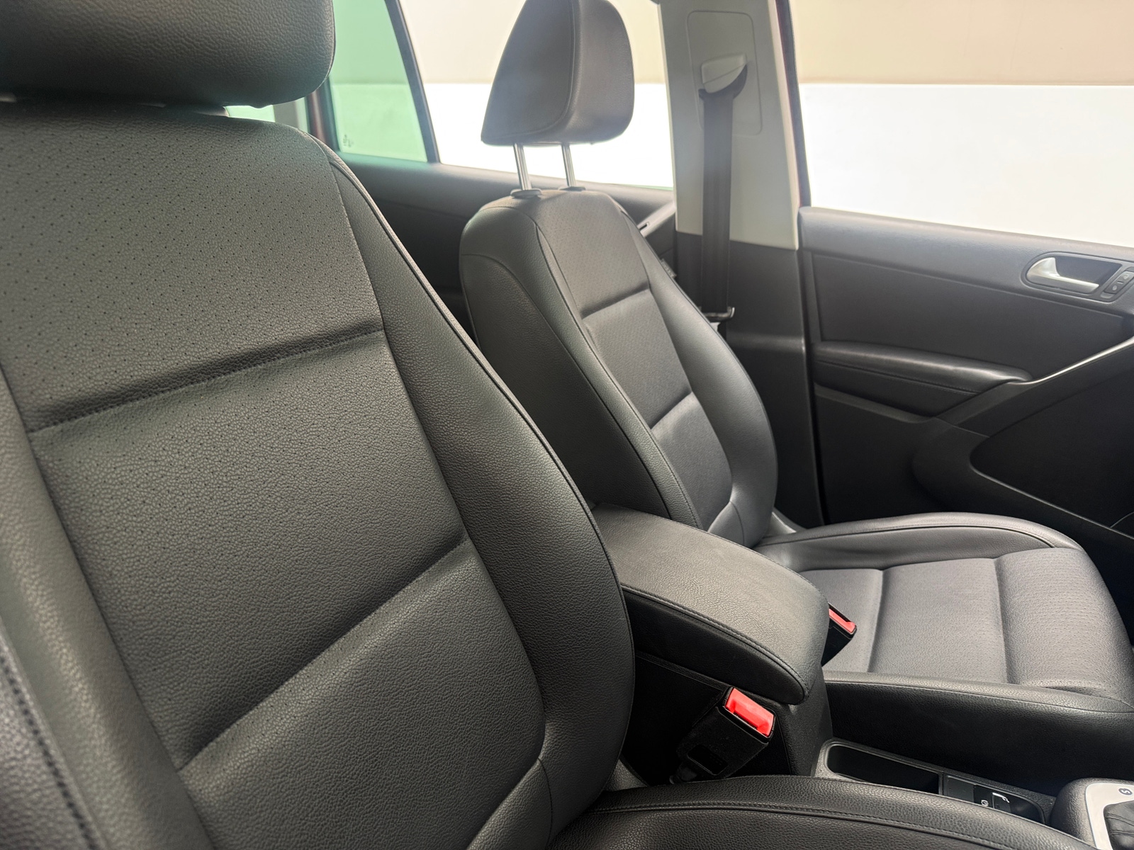 Thumbnail: 2015 Volkswagen Tiguan - 2