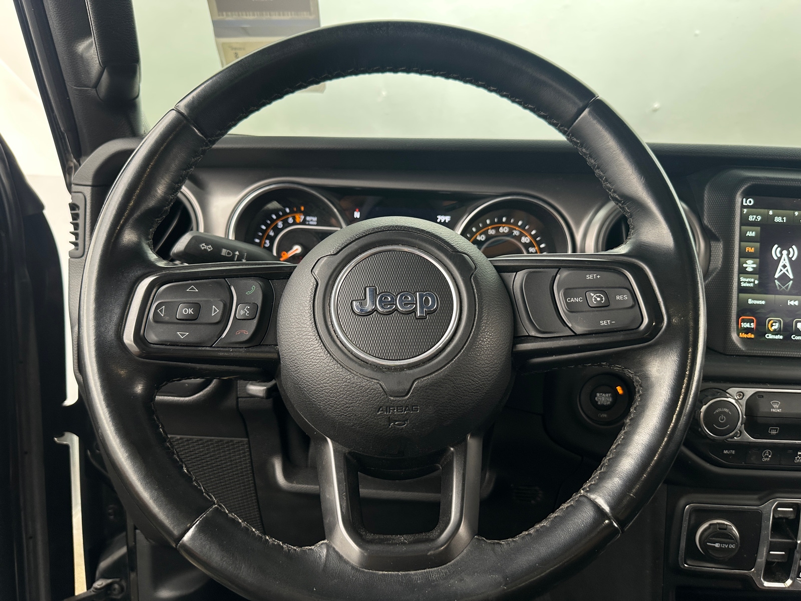 Thumbnail: 2021 Jeep Gladiator - 5