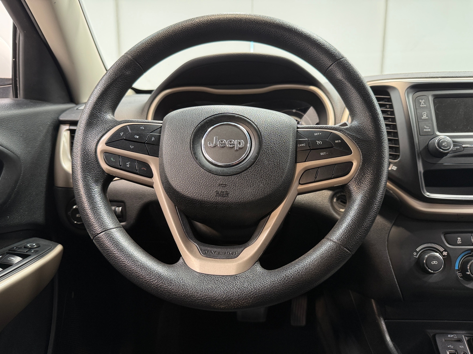 Thumbnail: 2018 Jeep Cherokee - 5