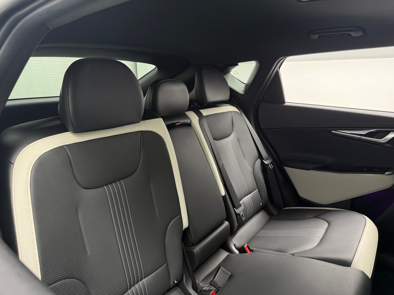 Thumbnail: 2022 Kia EV6 - 5