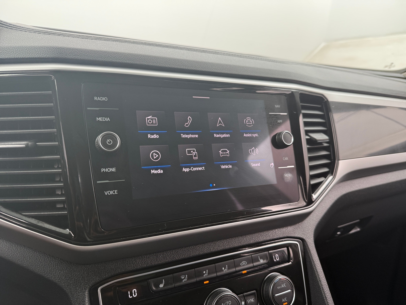 Thumbnail: 2023 Volkswagen Atlas - 3