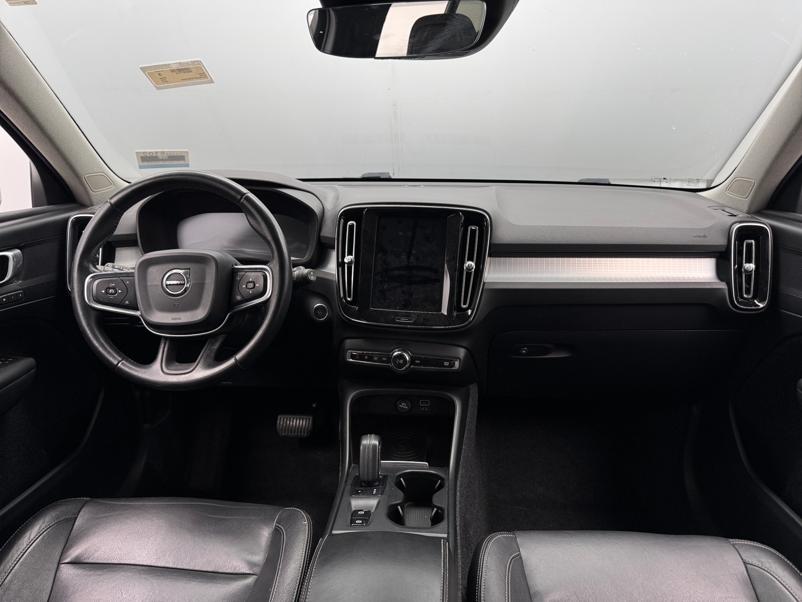 Thumbnail: 2019 Volvo XC40 - 2
