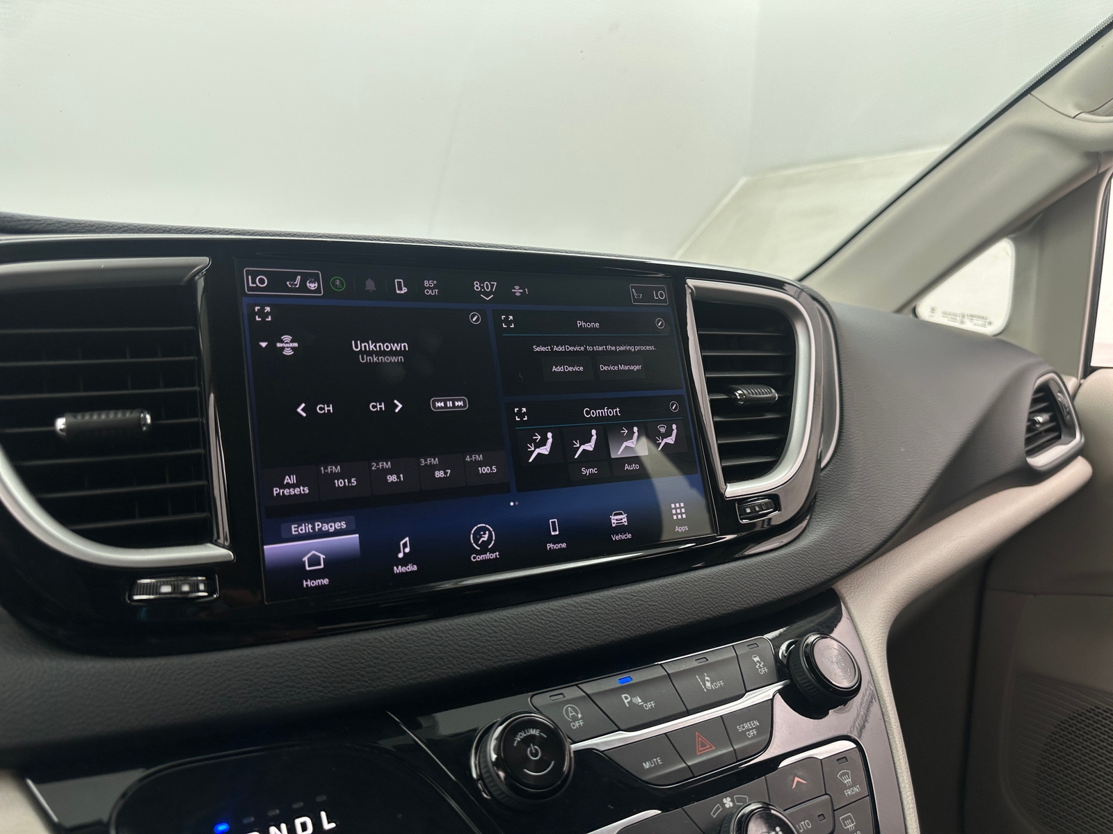 Thumbnail: 2024 Chrysler Pacifica - 3