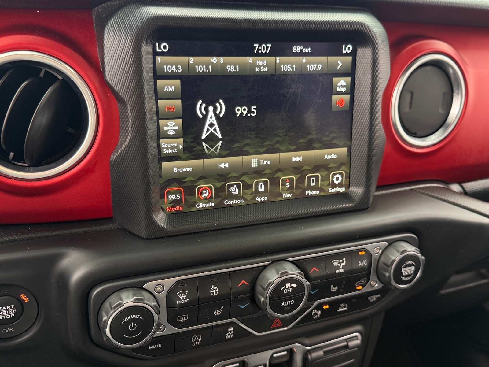 Thumbnail: 2020 Jeep Gladiator - 3