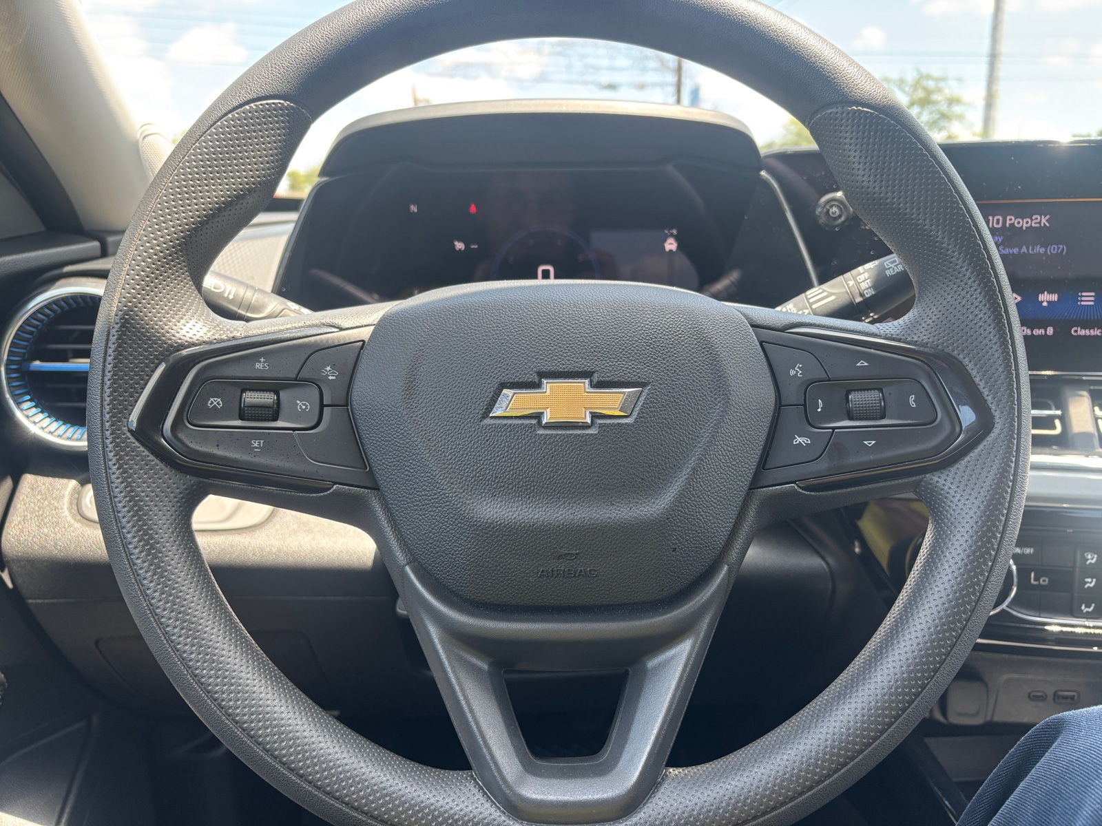 Thumbnail: 2025 Chevrolet Trax - 5