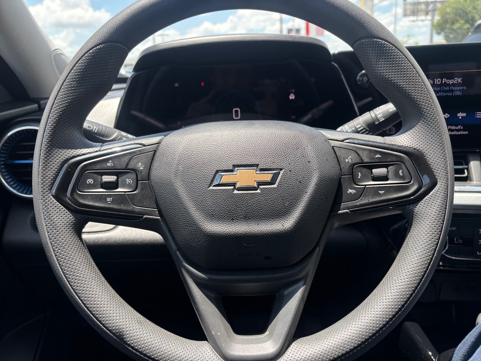 Thumbnail: 2025 Chevrolet Trax - 5