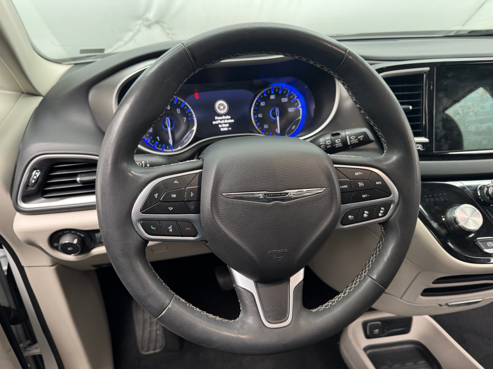 Thumbnail: 2023 Chrysler Pacifica - 4
