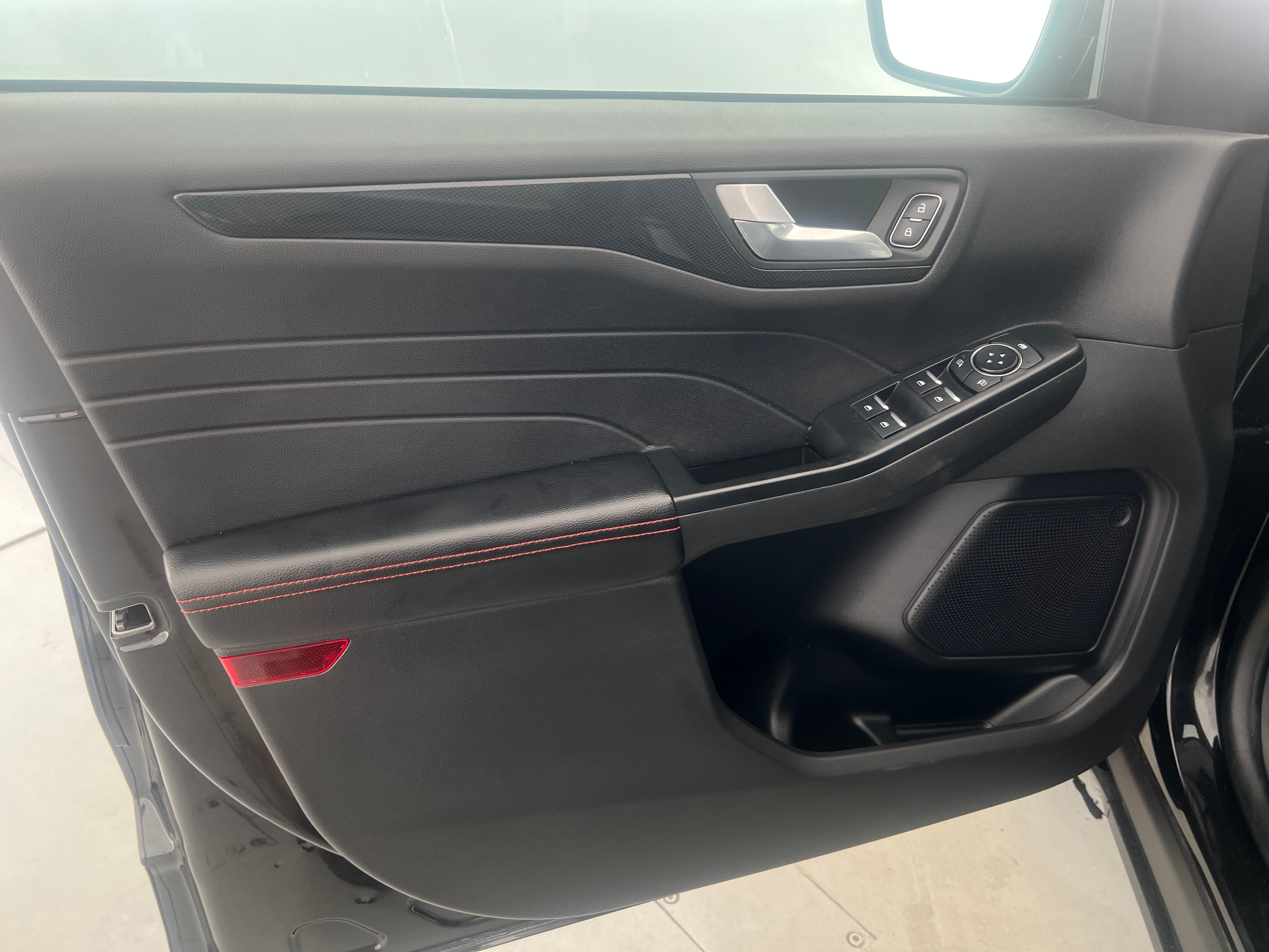 2025 Ford Escape ST-Line - Photo 8