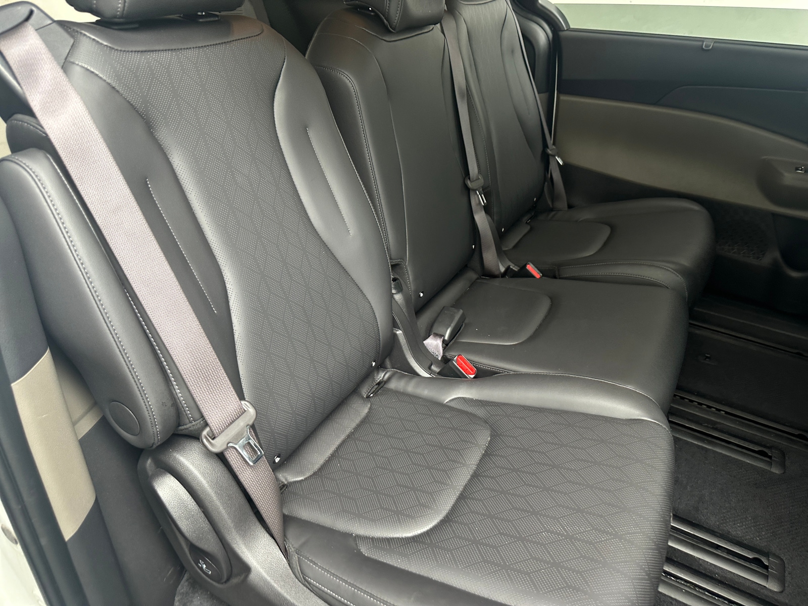 Thumbnail: 2025 Kia Carnival - 5