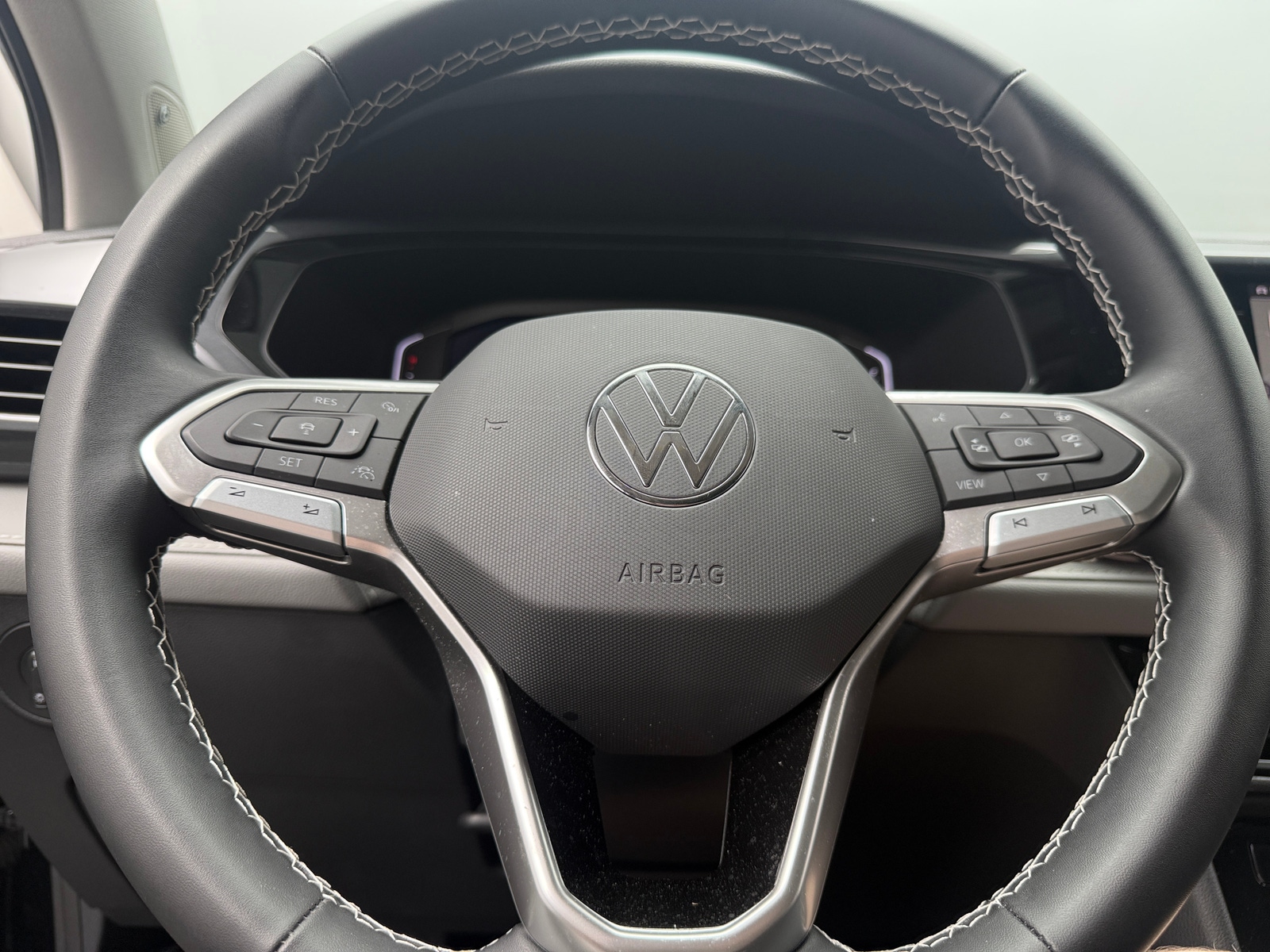 Thumbnail: 2023 Volkswagen Taos - 4