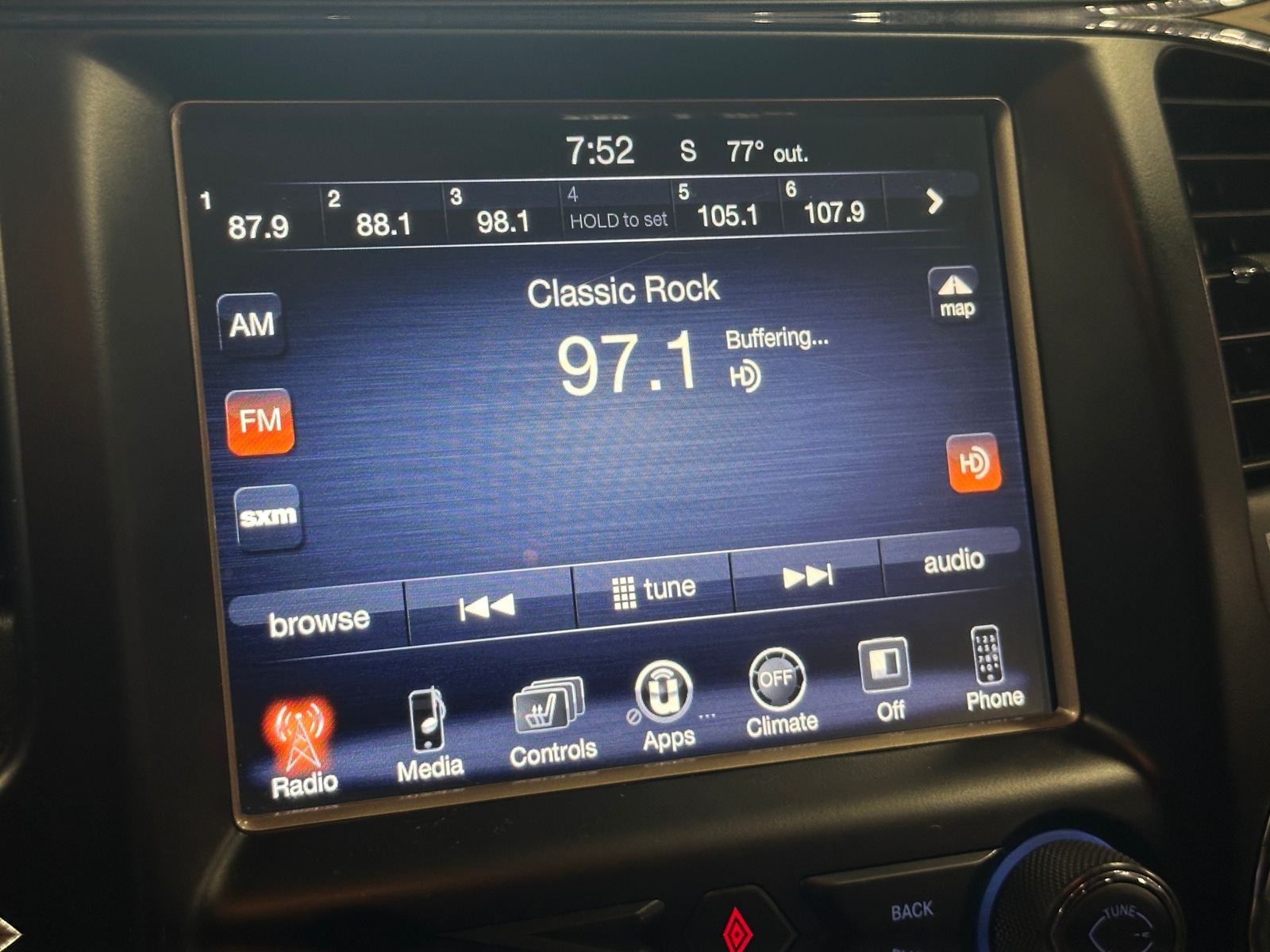 Thumbnail: 2017 Jeep Grand Cherokee - 3