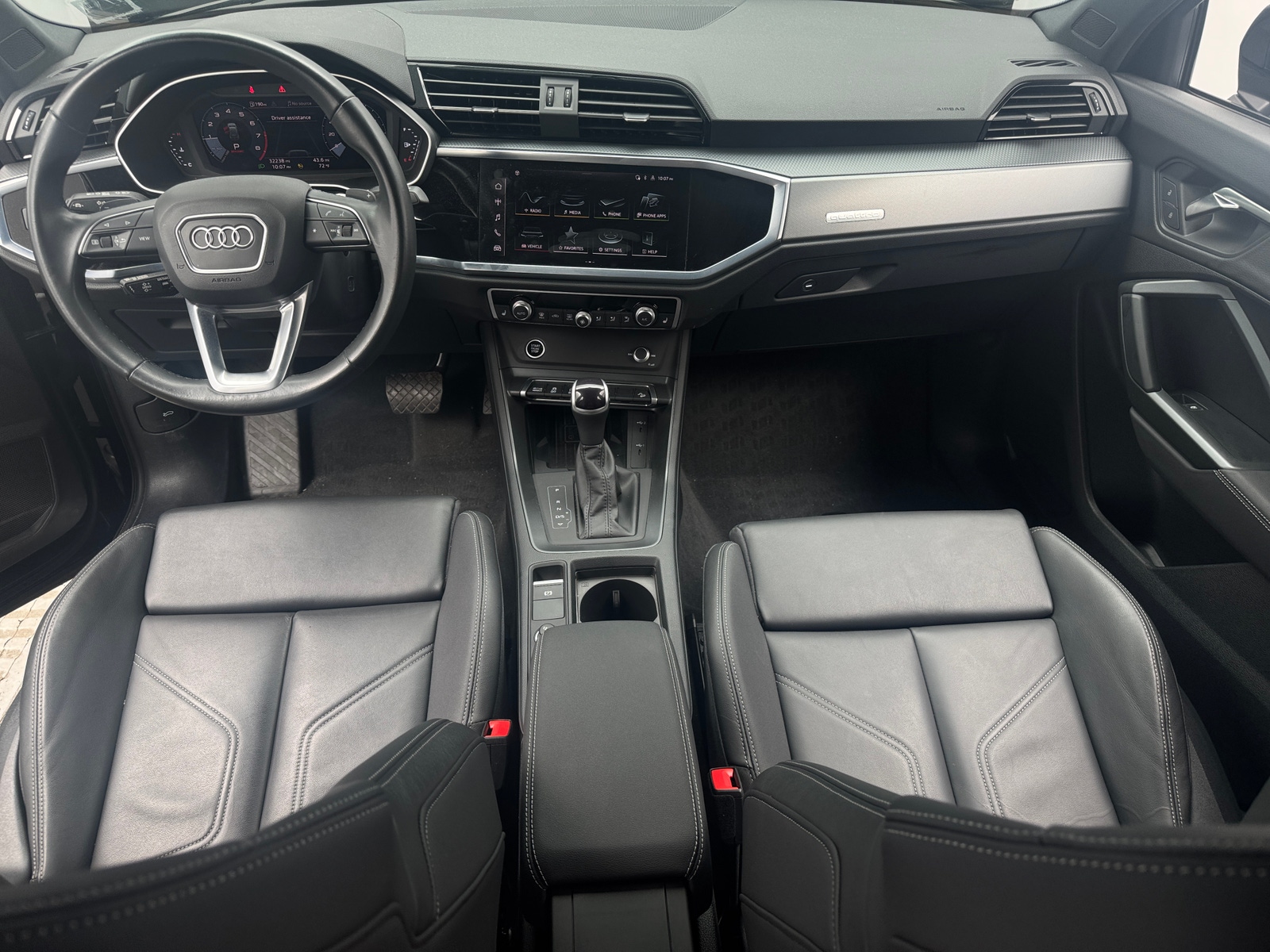 Thumbnail: 2023 Audi Q3 - 2