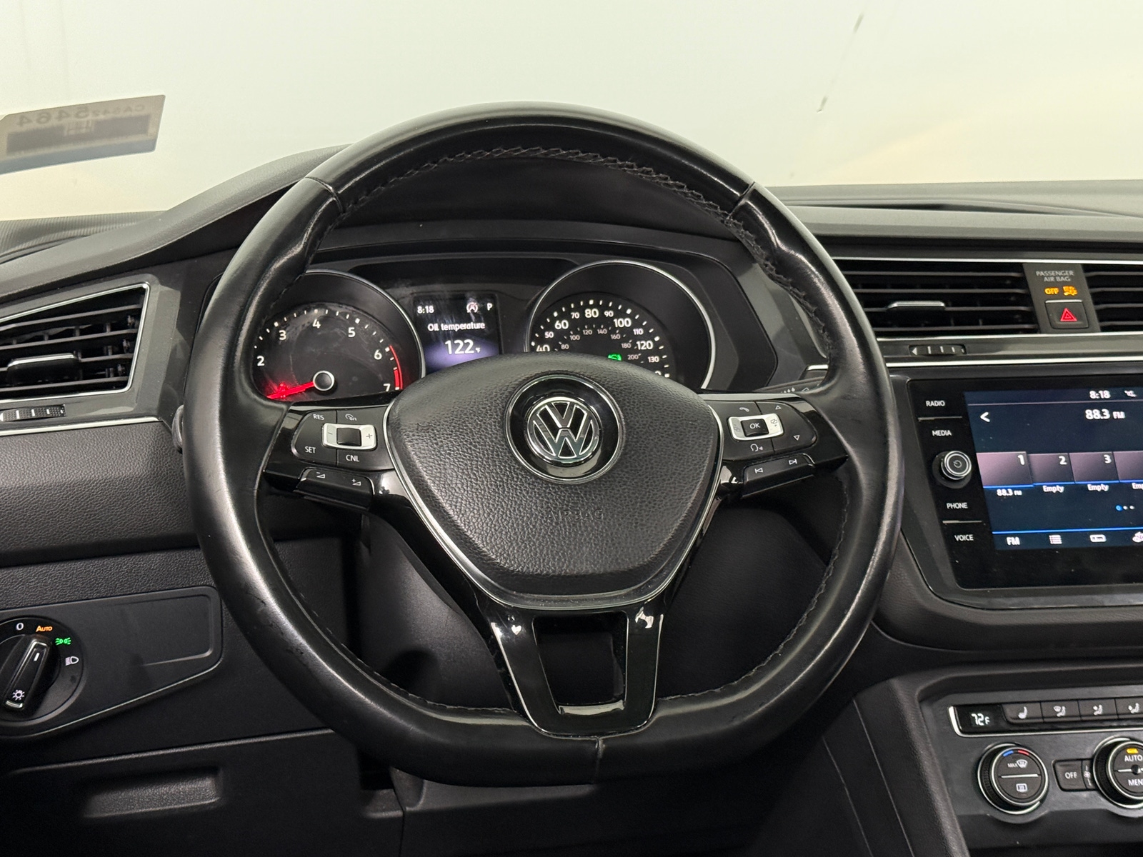 Thumbnail: 2018 Volkswagen Tiguan - 4