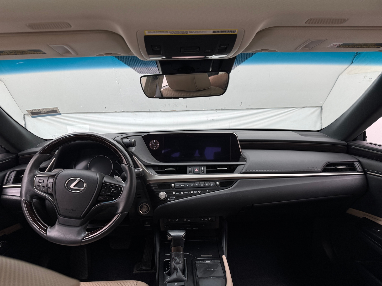 Thumbnail: 2021 Lexus ES - 2