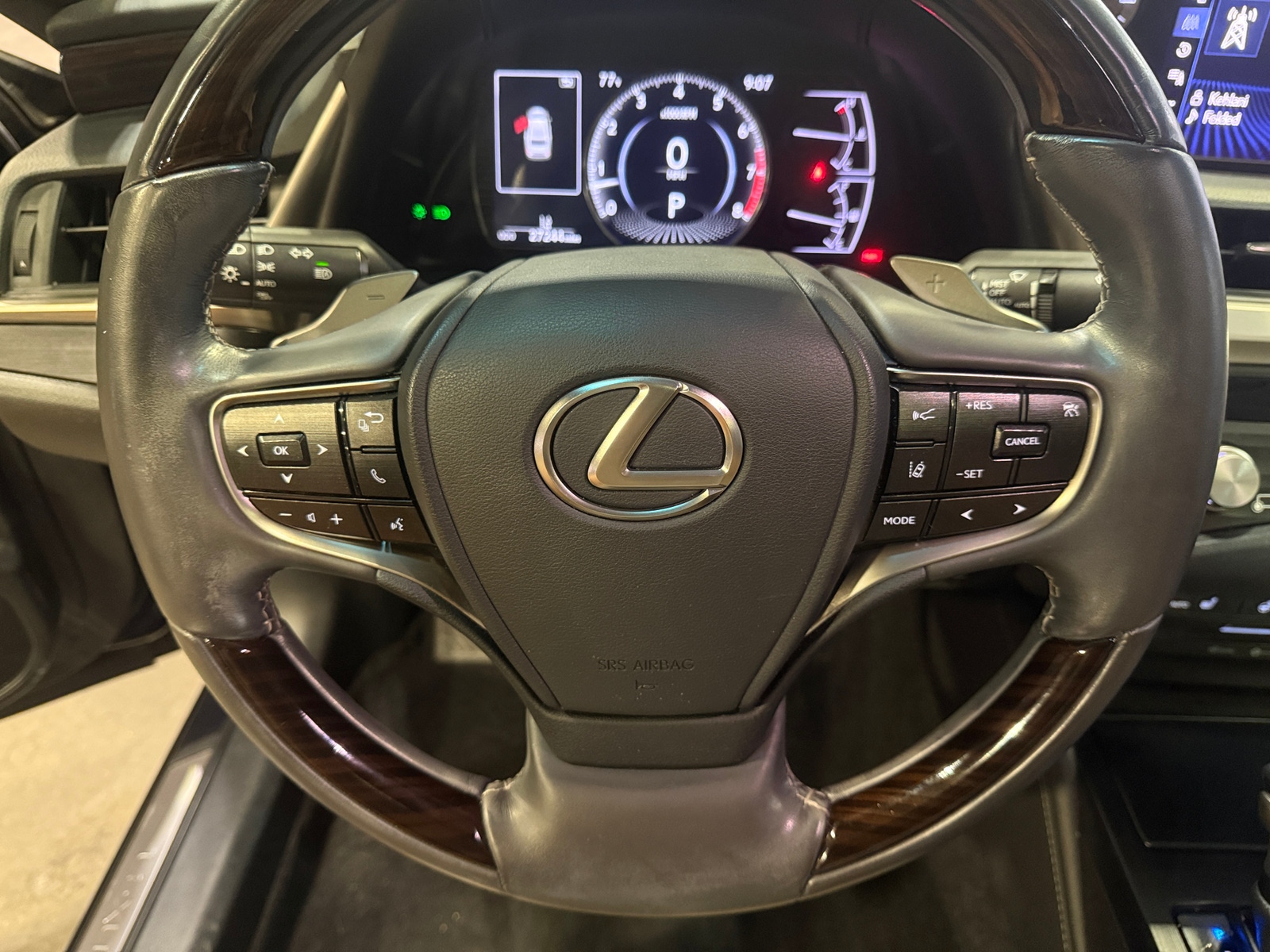 Thumbnail: 2021 Lexus ES - 4