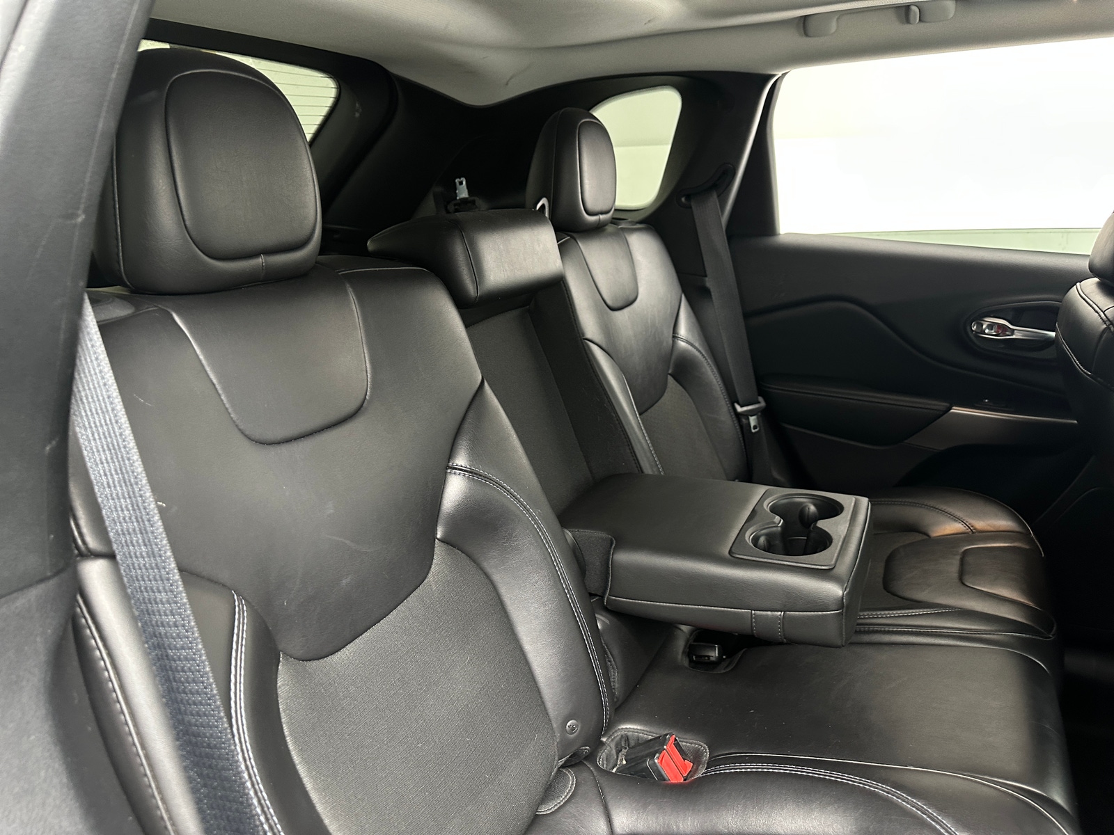 Thumbnail: 2019 Jeep Cherokee - 6