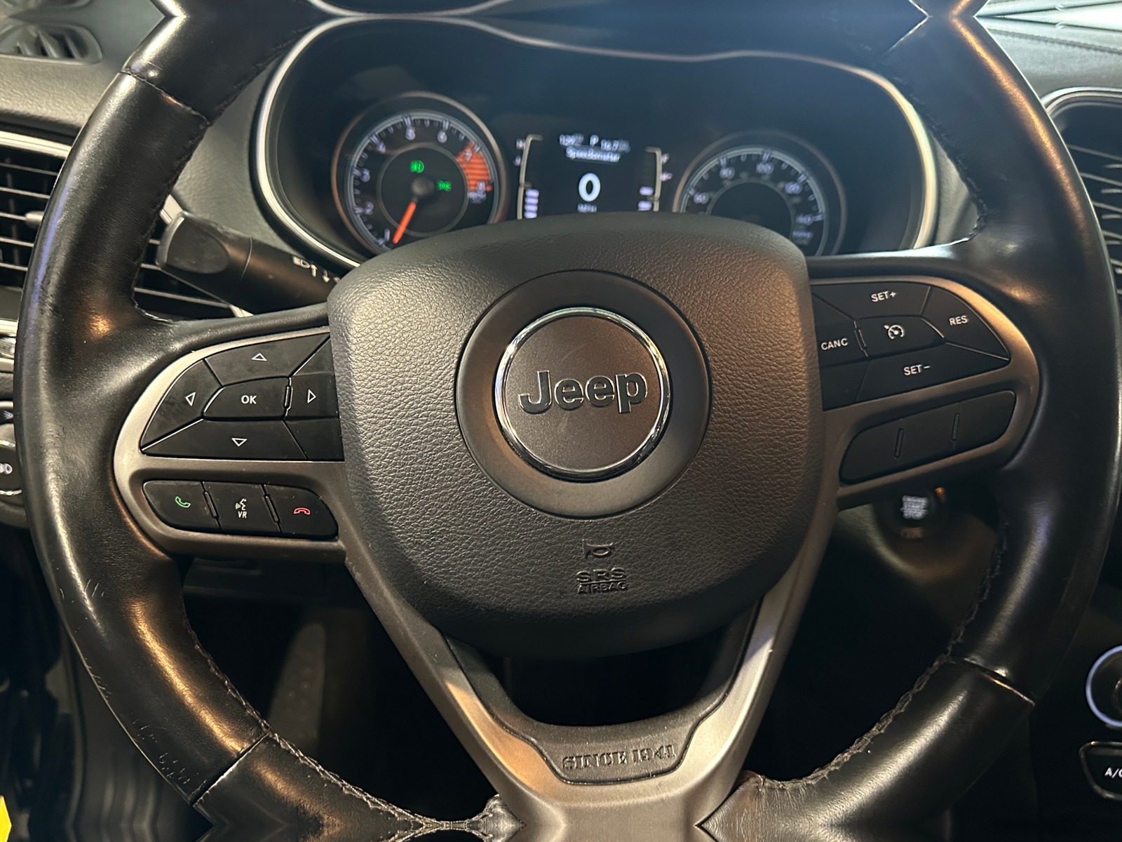 Thumbnail: 2019 Jeep Cherokee - 5