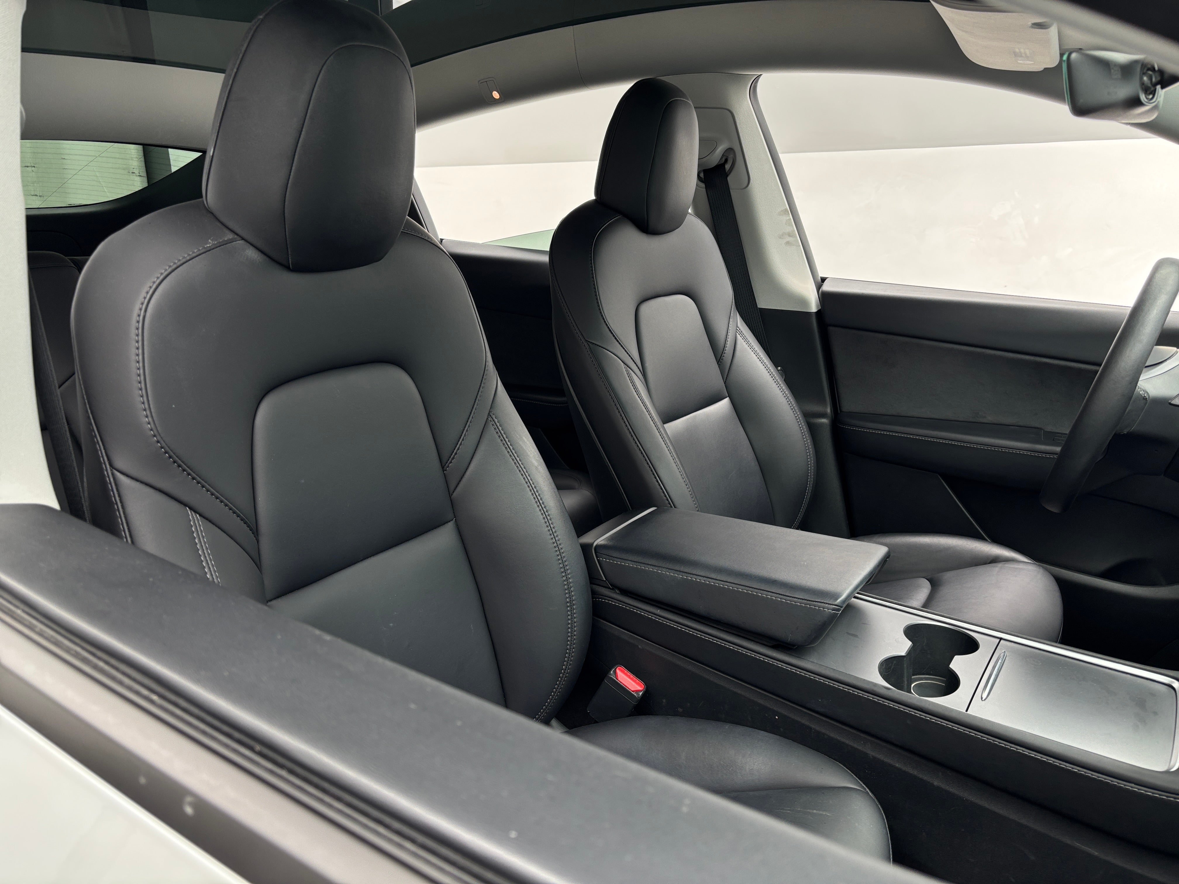Used 2022 Tesla Model Y Long Range with VIN 7SAYGDEE9NF379036 for sale in Oak Creek, WI