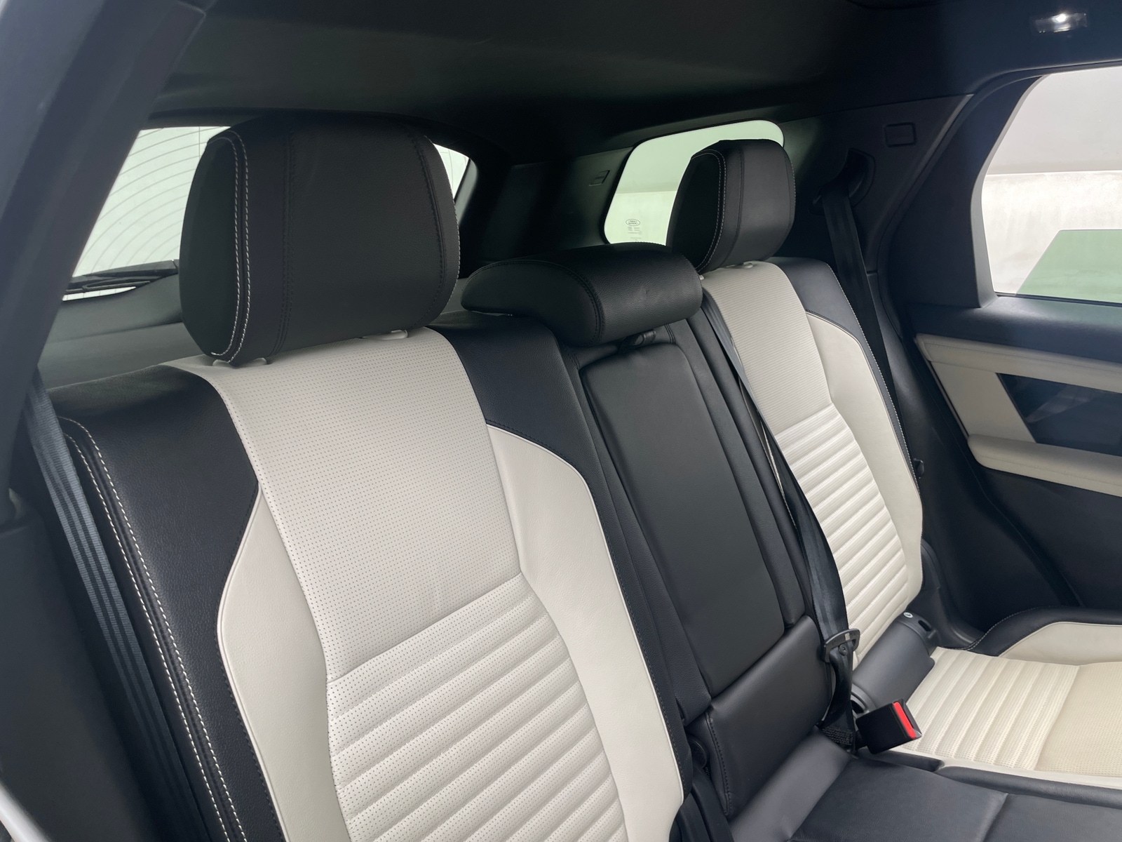 Thumbnail: 2023 Land Rover Discovery Sport - 5