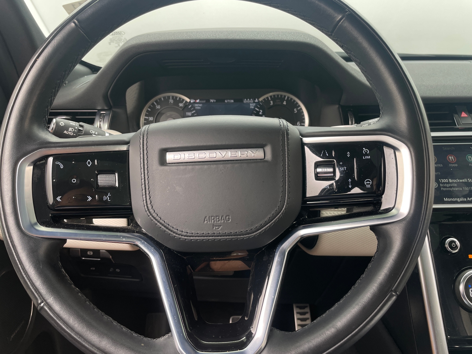 Thumbnail: 2023 Land Rover Discovery Sport - 4