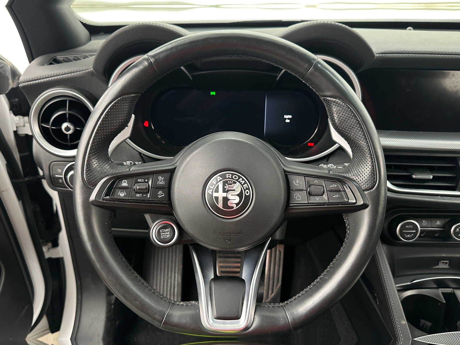 Thumbnail: 2024 Alfa Romeo Stelvio - 4