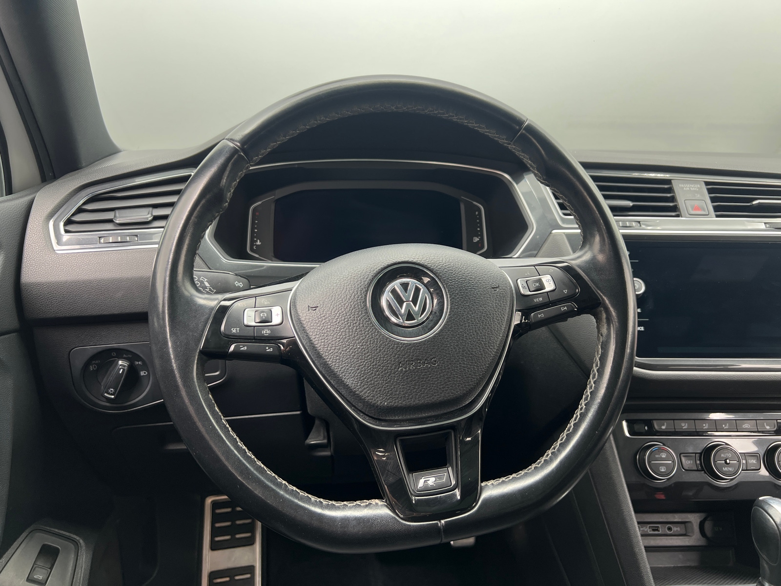 Thumbnail: 2019 Volkswagen Tiguan - 4