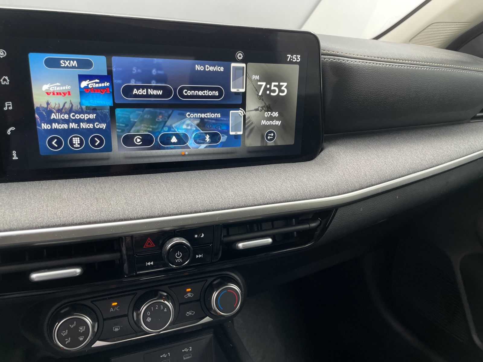 Thumbnail: 2025 Nissan Kicks - 4