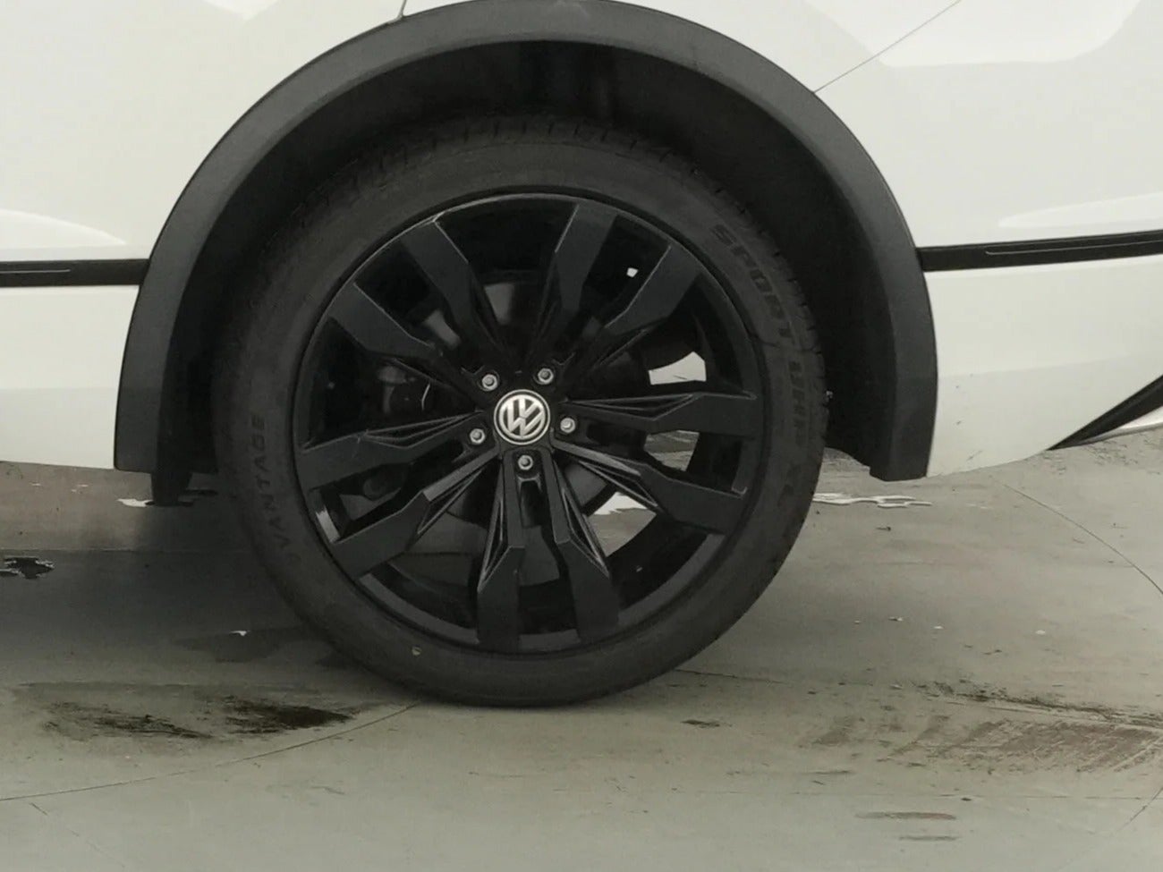 2021 Volkswagen Tiguan SE R-LINE BLACK - Photo 17