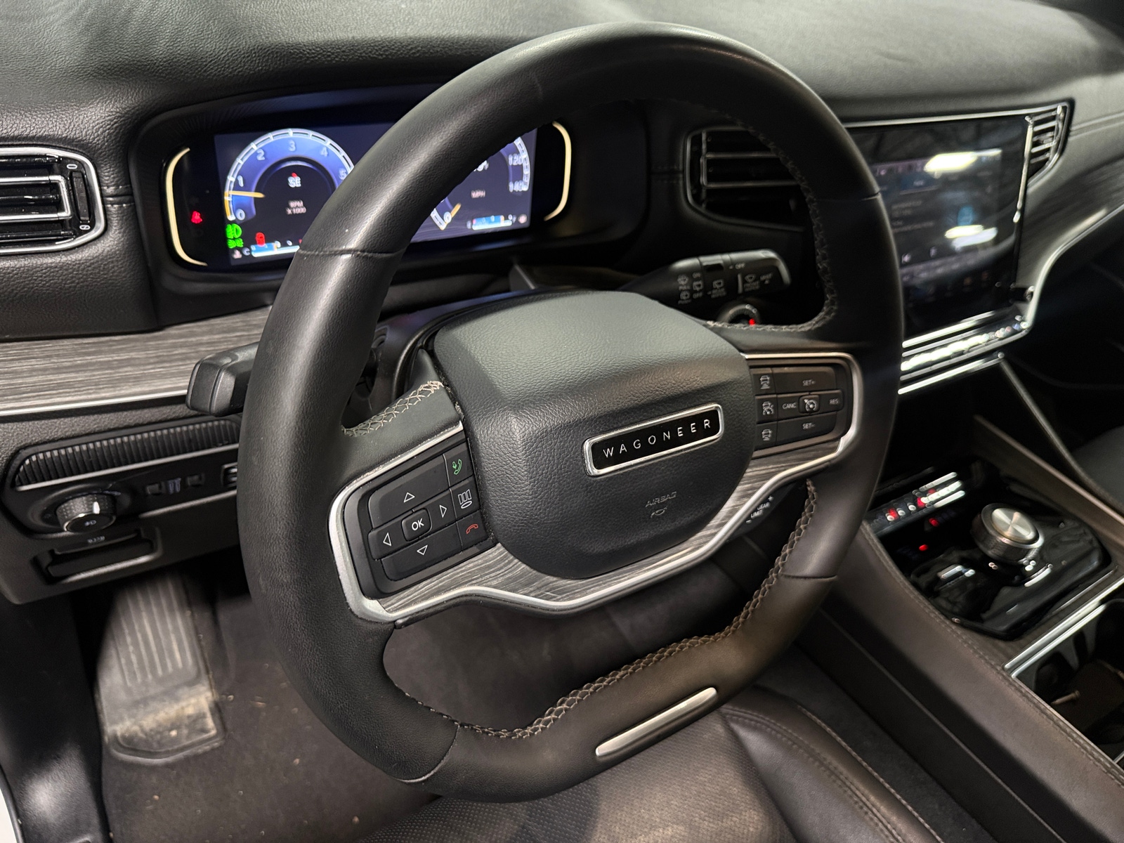 Thumbnail: 2024 Jeep Wagoneer - 4