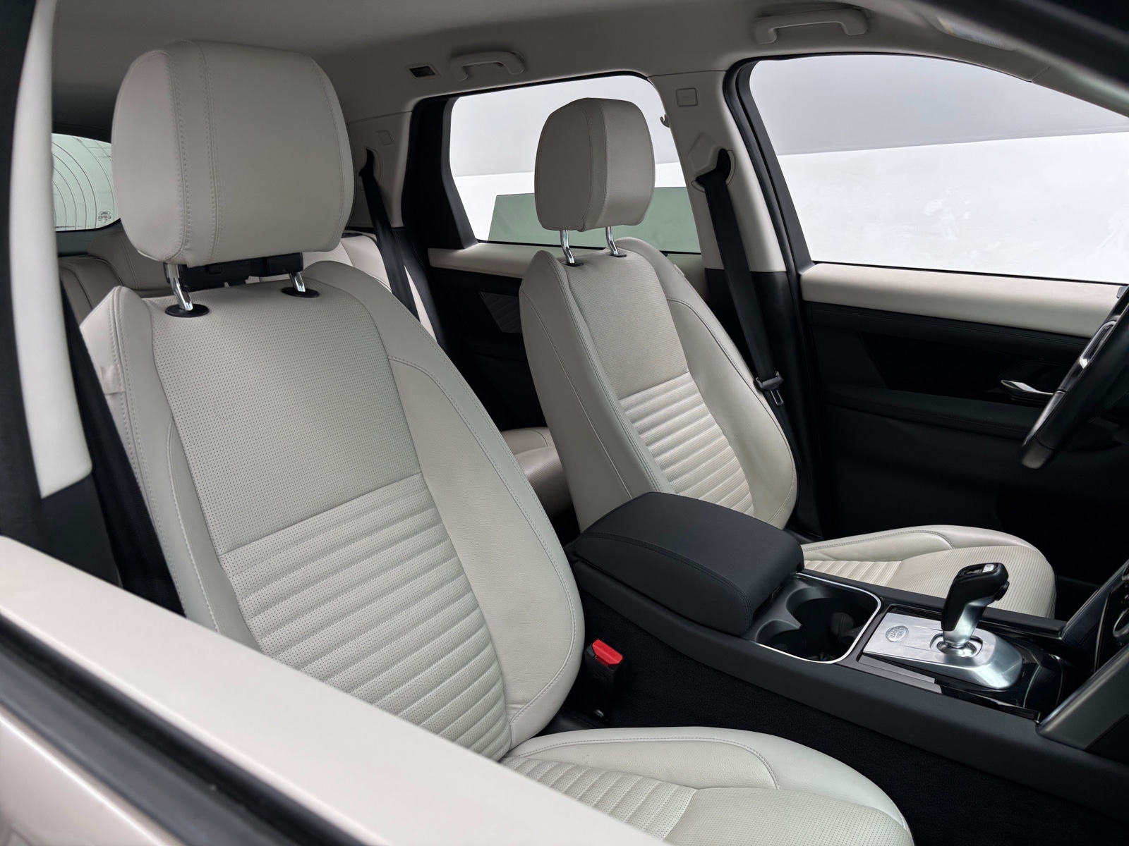 Thumbnail: 2023 Land Rover Discovery Sport - 2